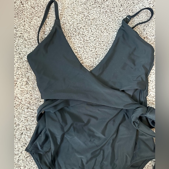 Aerie Wrap Full Coverage One Piece Swimsuit - Picture 2 of 3